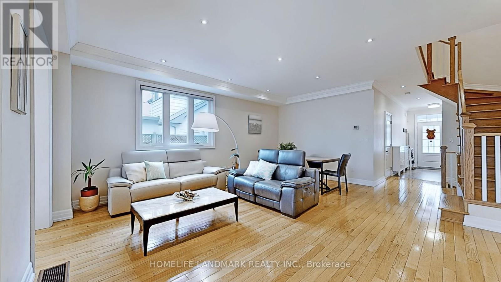 64 FOREST AVENUE Image 4