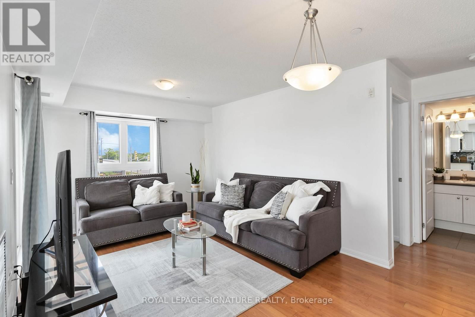 203 - 1005 NADALIN HEIGHTS Image 12