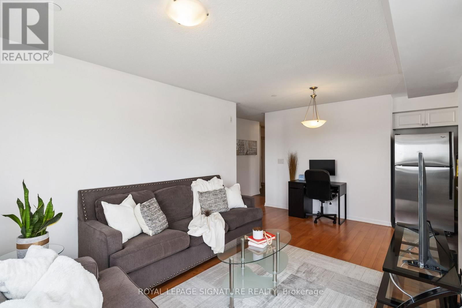 203 - 1005 NADALIN HEIGHTS Image 15
