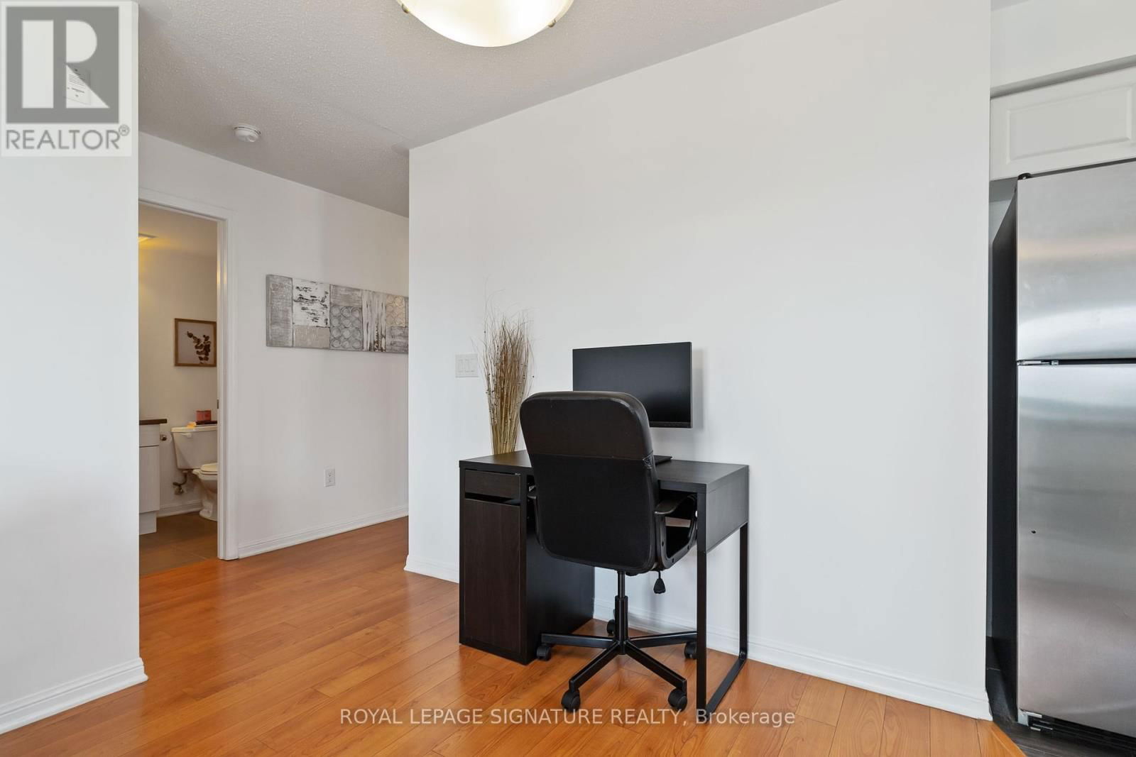 203 - 1005 NADALIN HEIGHTS Image 16