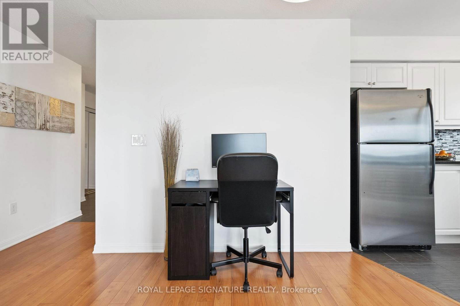 203 - 1005 NADALIN HEIGHTS Image 17