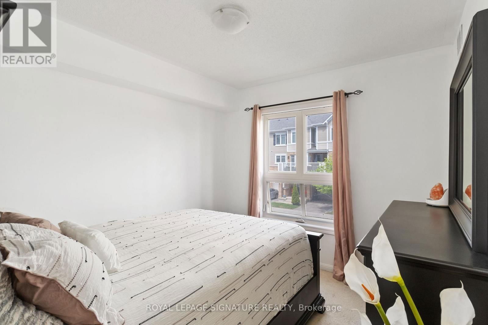 203 - 1005 NADALIN HEIGHTS Image 24