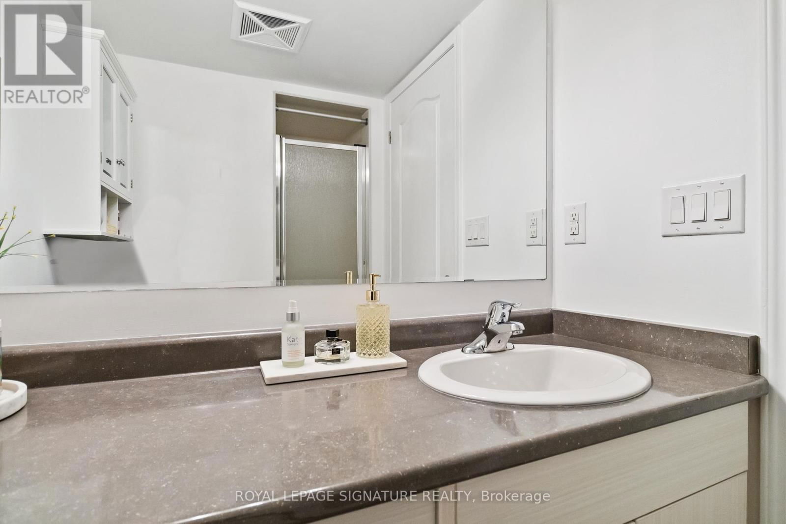 203 - 1005 NADALIN HEIGHTS Image 28