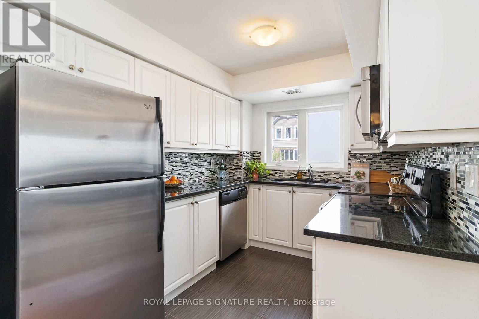 203 - 1005 NADALIN HEIGHTS Image 7