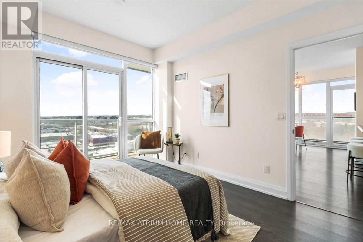 1111 - 65 SPEERS ROAD Image 24