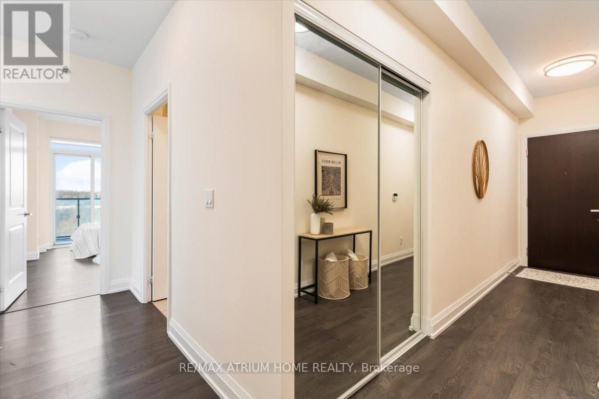 1111 - 65 SPEERS ROAD Image 4