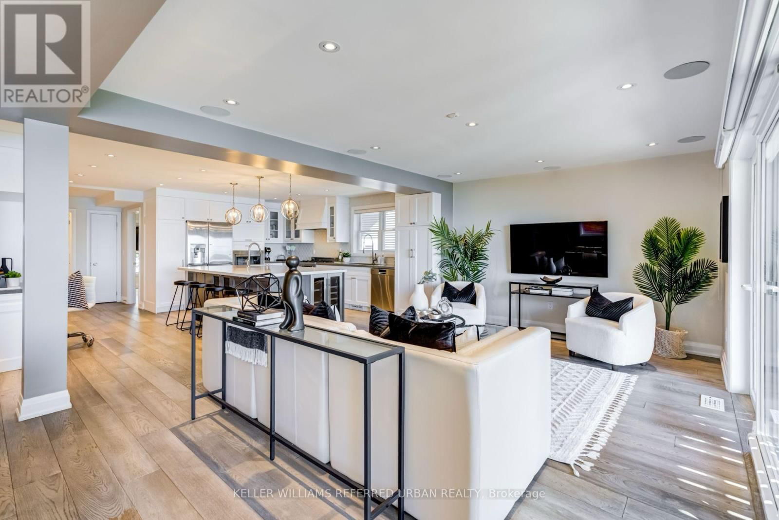 399 LAKE PROMENADE Image 15