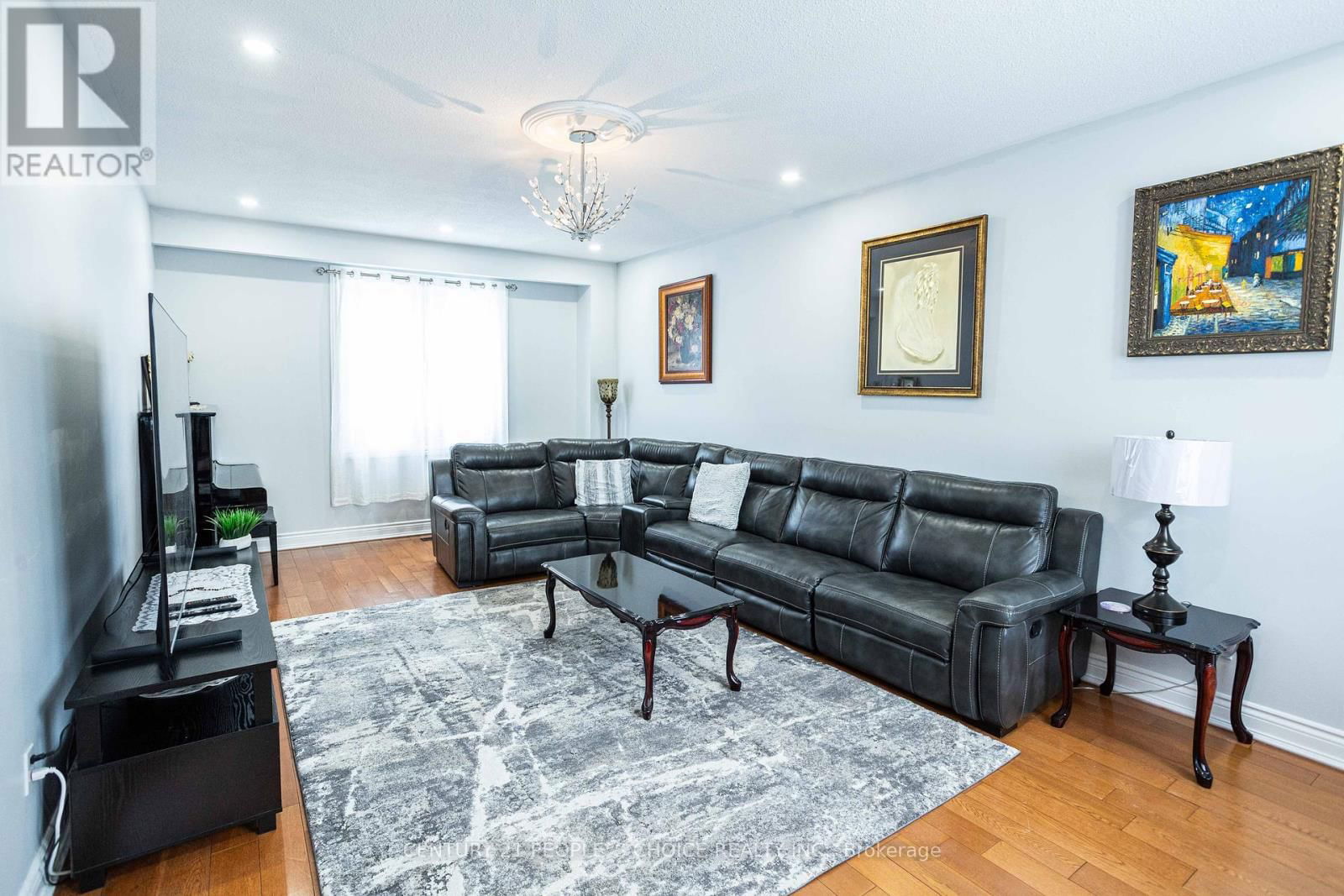 32 MADRID CRESCENT Image 10