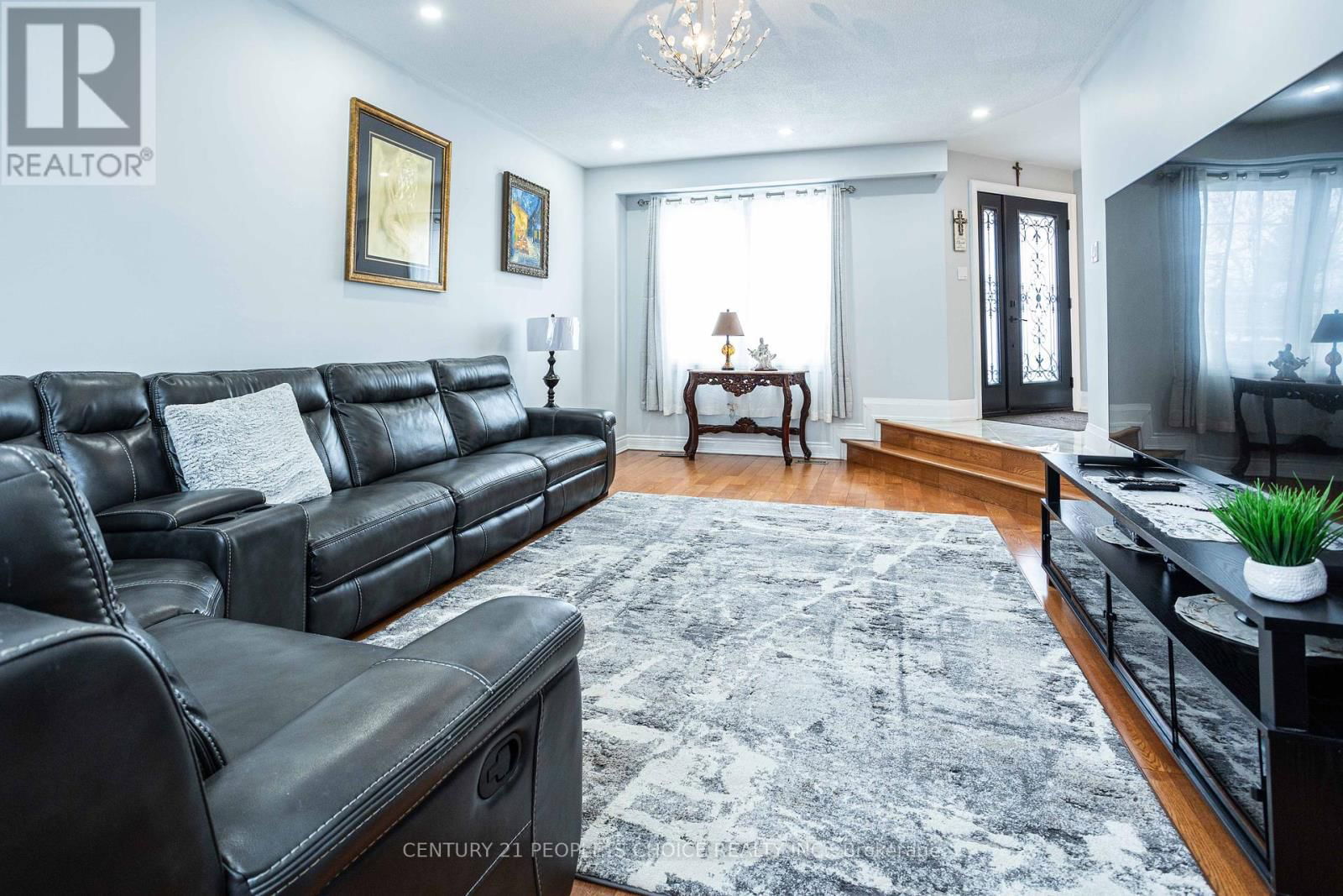 32 MADRID CRESCENT Image 11