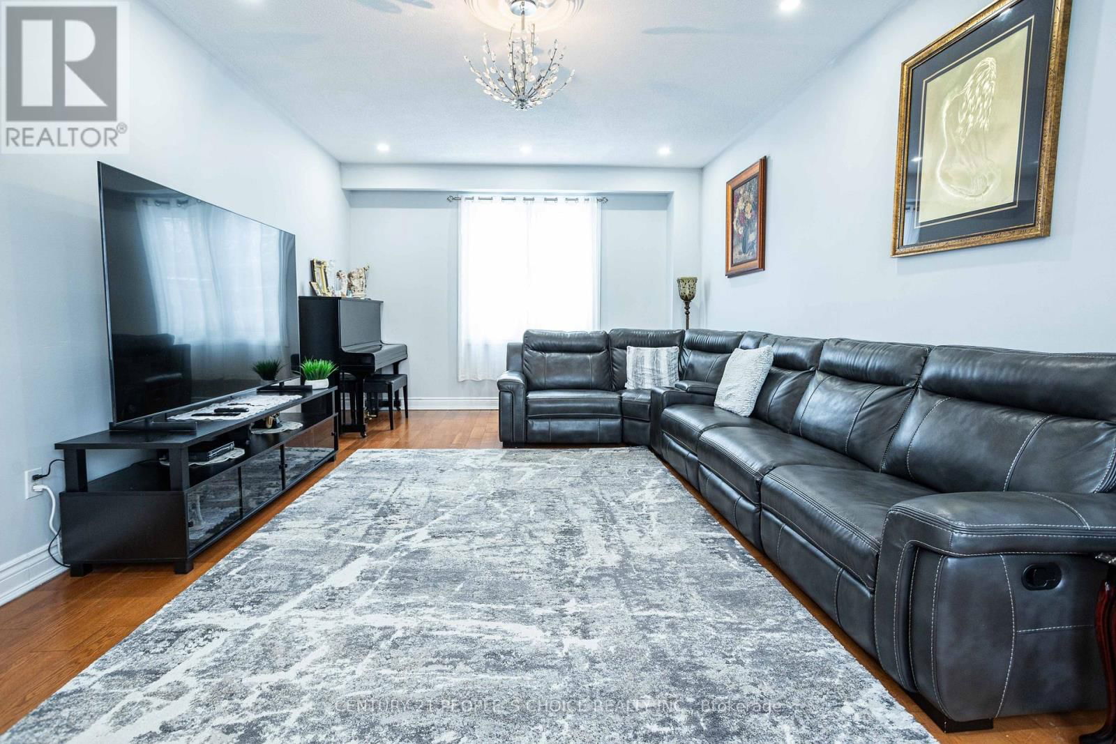 32 MADRID CRESCENT Image 12