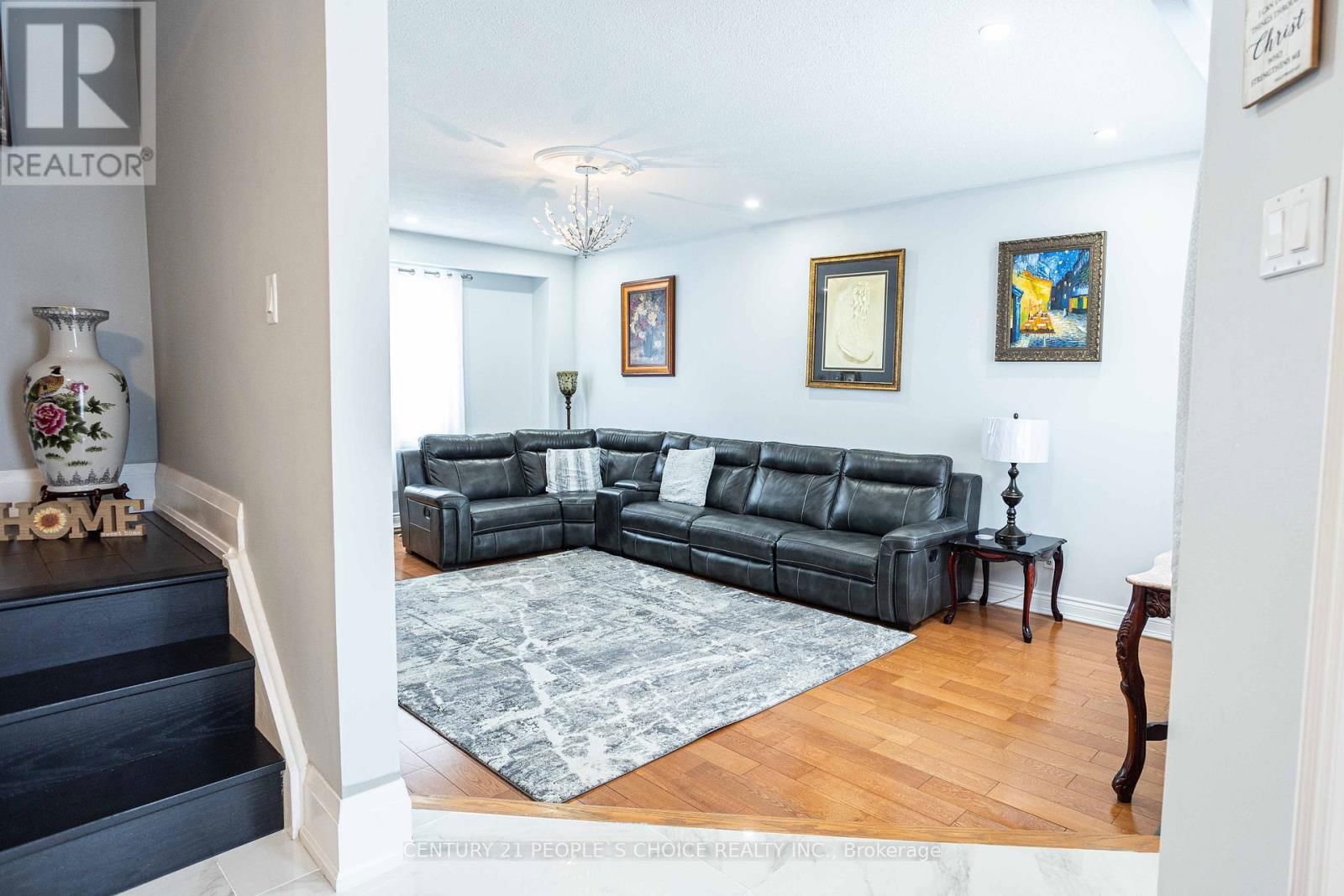 32 MADRID CRESCENT Image 13