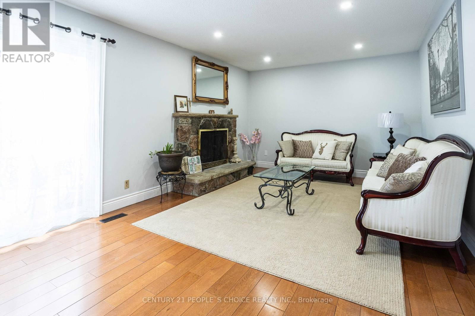 32 MADRID CRESCENT Image 14