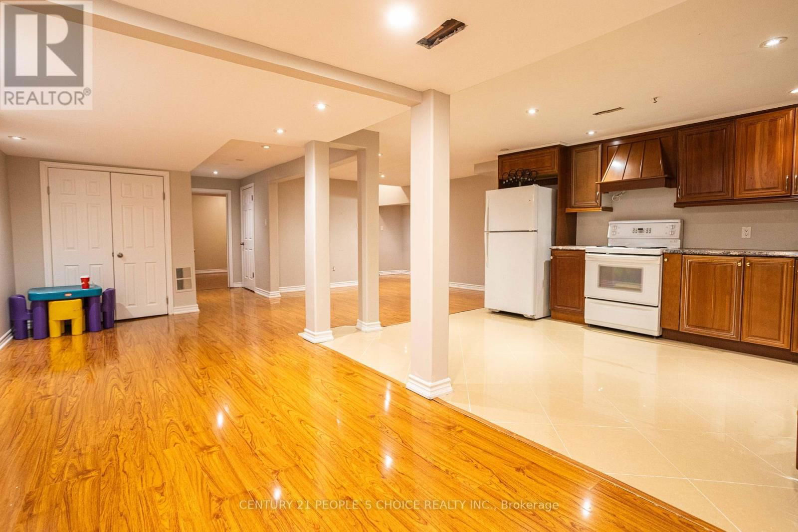 32 MADRID CRESCENT Image 40