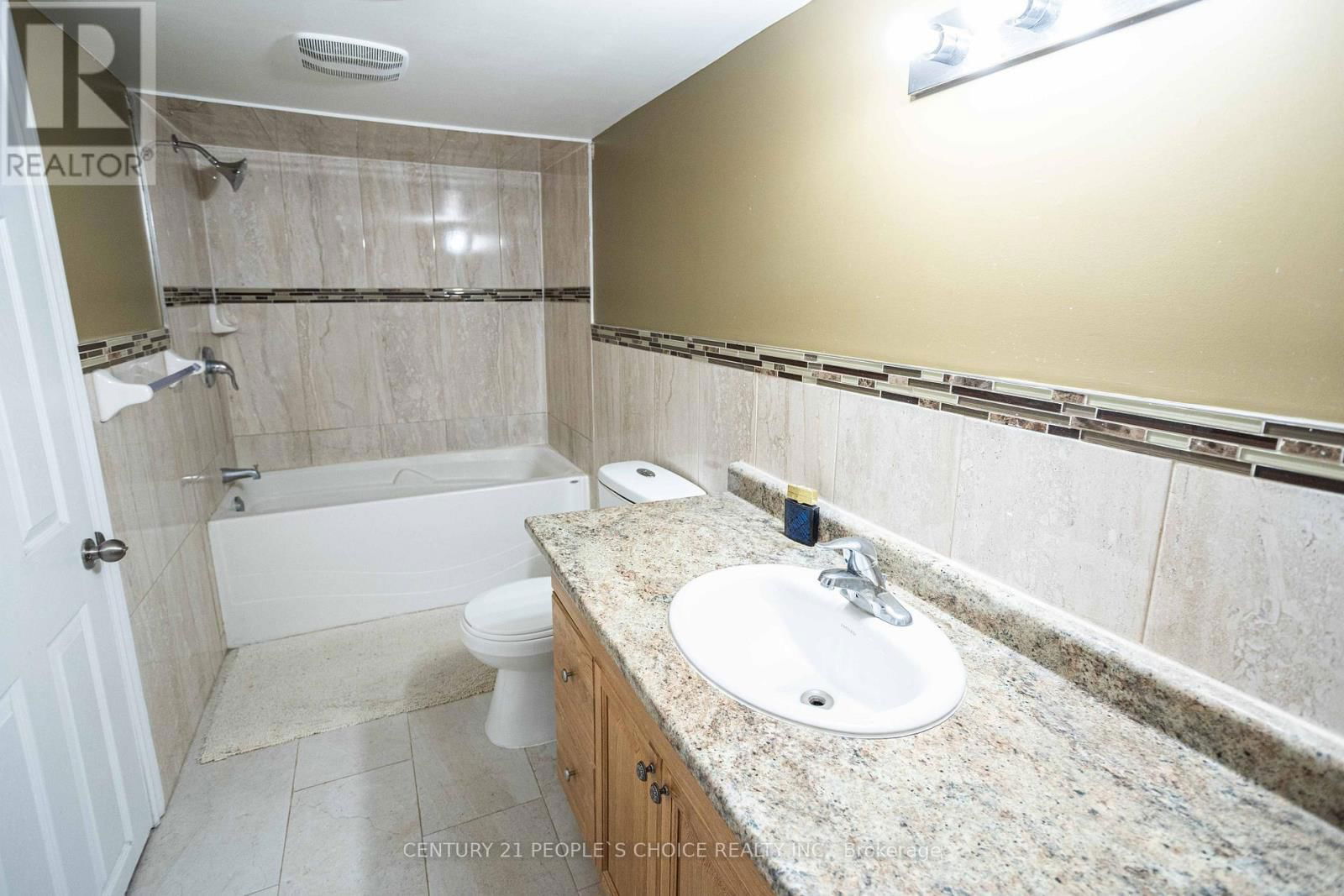 32 MADRID CRESCENT Image 44