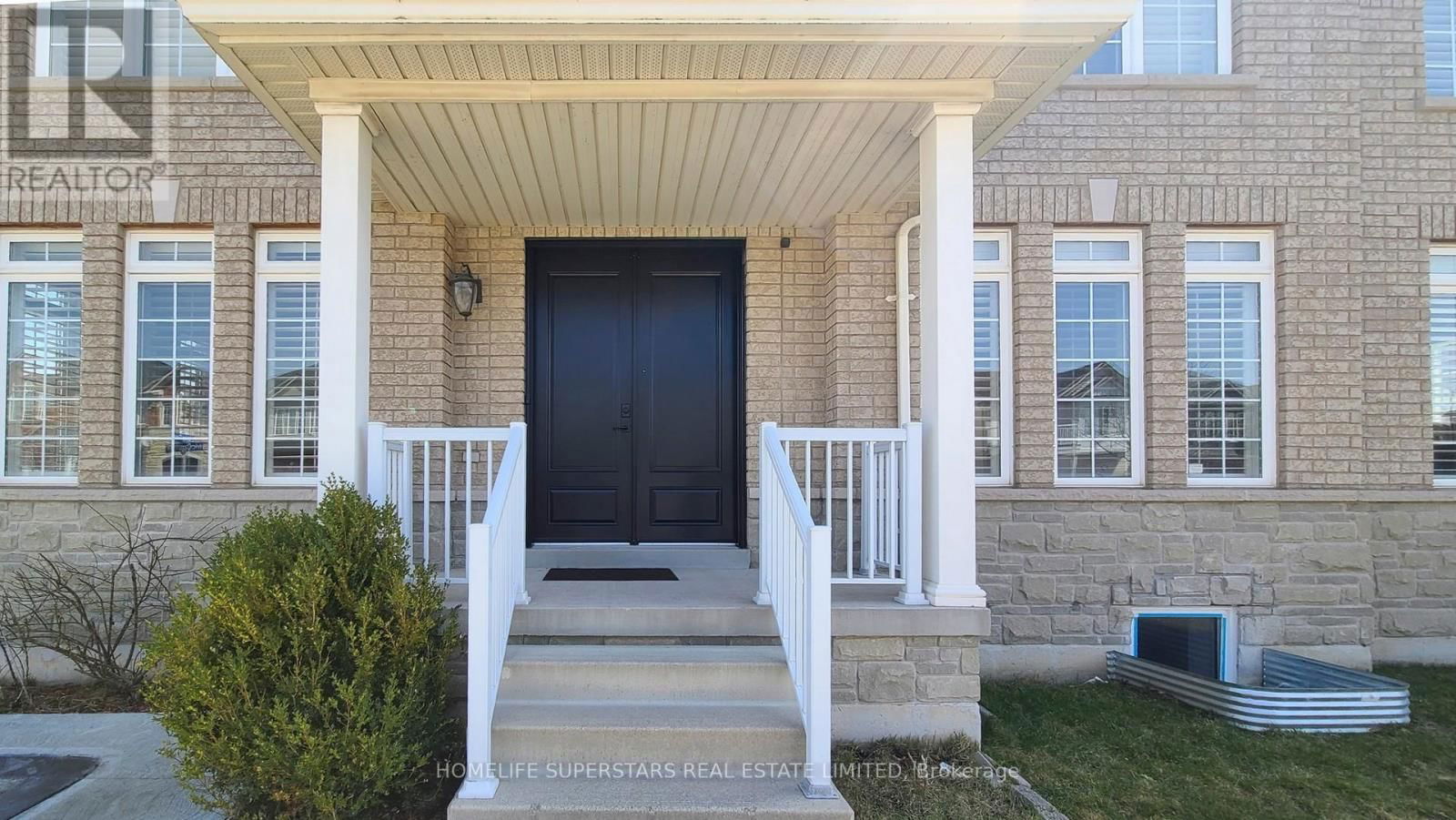 1106 LITTLE CRESCENT Image 3