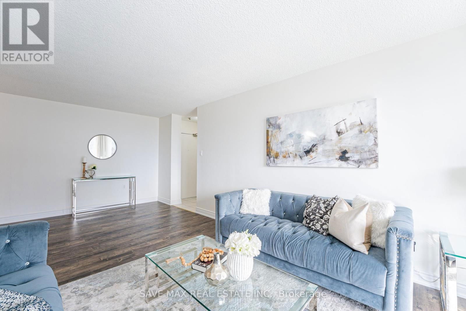 904 - 17 KNIGHTSBRIDGE ROAD Image 3