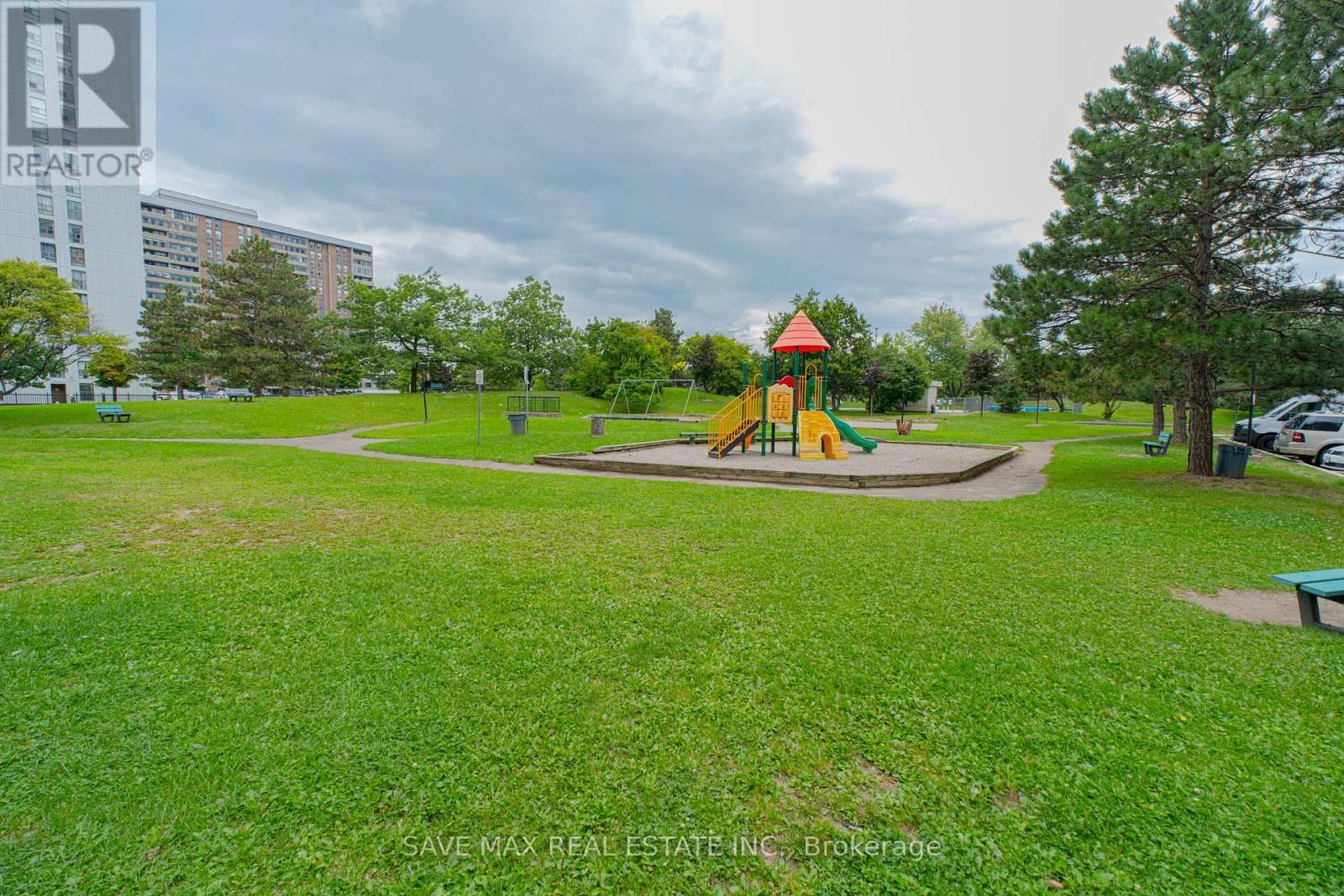 904 - 17 KNIGHTSBRIDGE ROAD Image 32