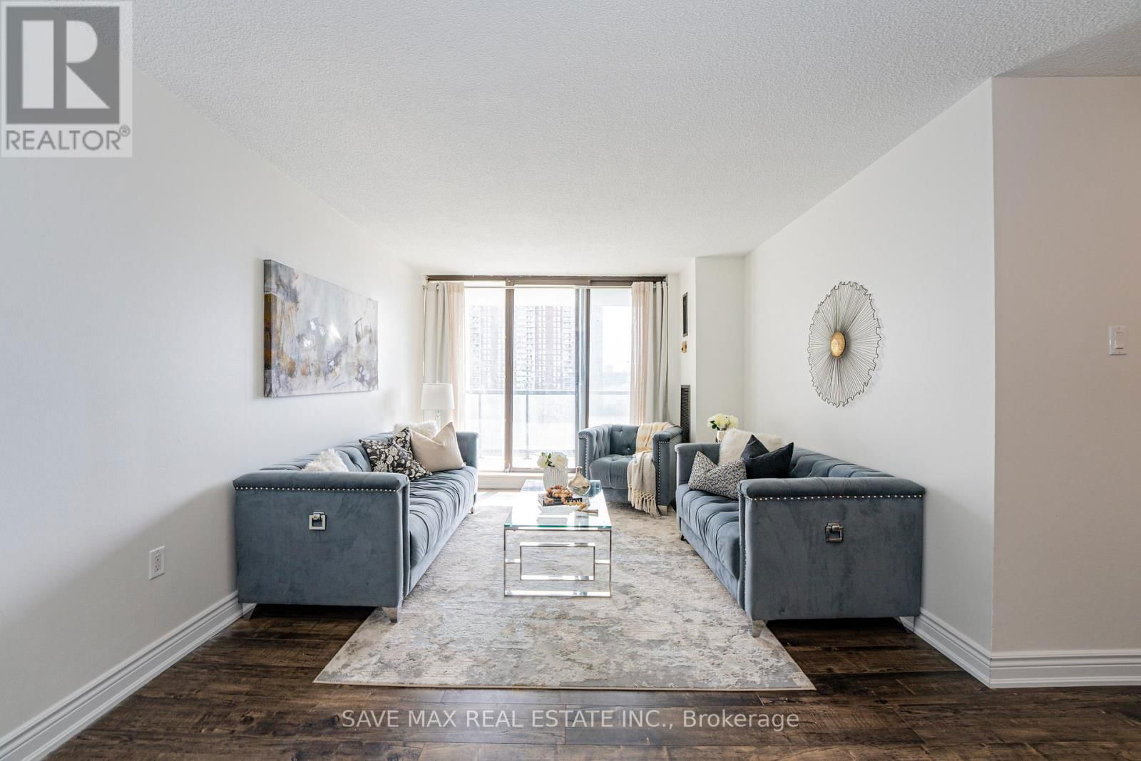 904 - 17 KNIGHTSBRIDGE ROAD Image 4