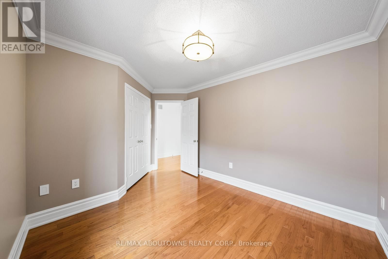 12 - 2165 COUNTRY CLUB DRIVE Image 35