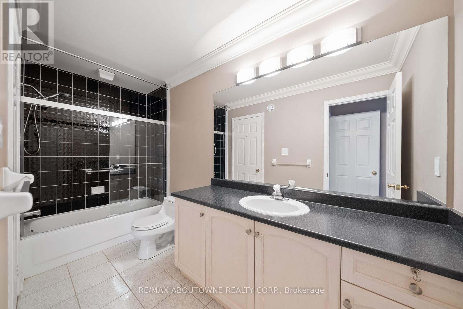 12 - 2165 COUNTRY CLUB DRIVE Image 36