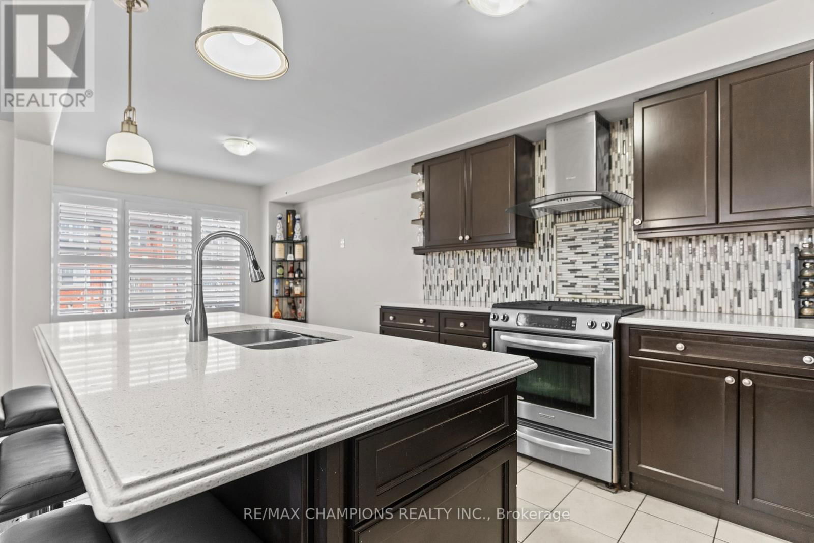 237 DRINKWATER ROAD Image 12