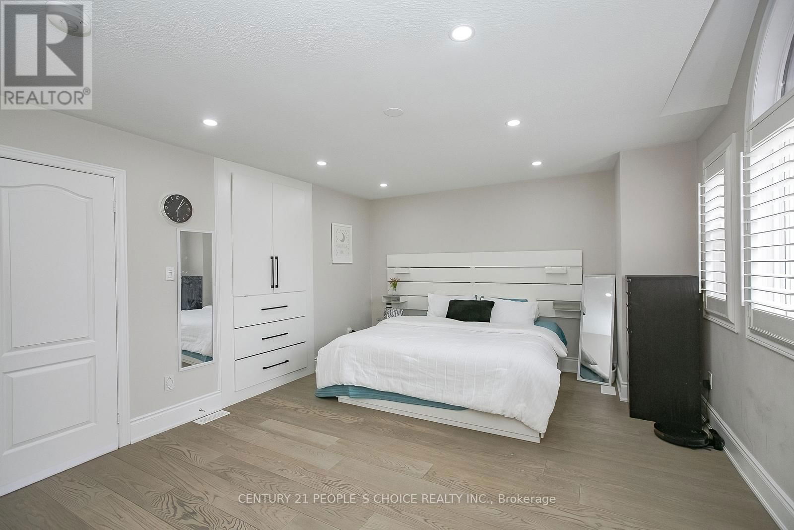 37 DEERGLEN DRIVE Image 24