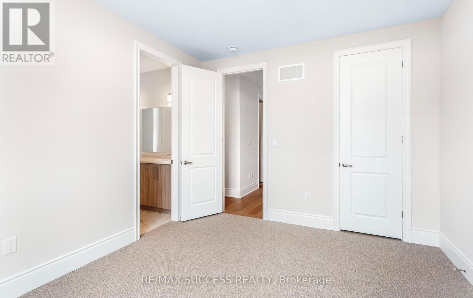 1323 PELICAN PASS PLACE NORTH Image 40