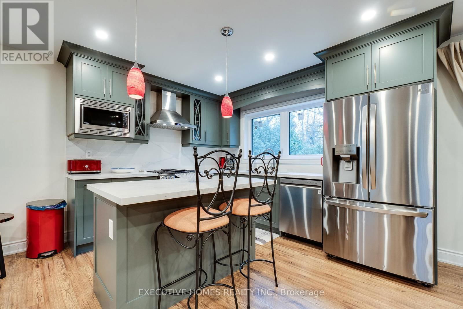 208 GLEN OAK DRIVE Image 14