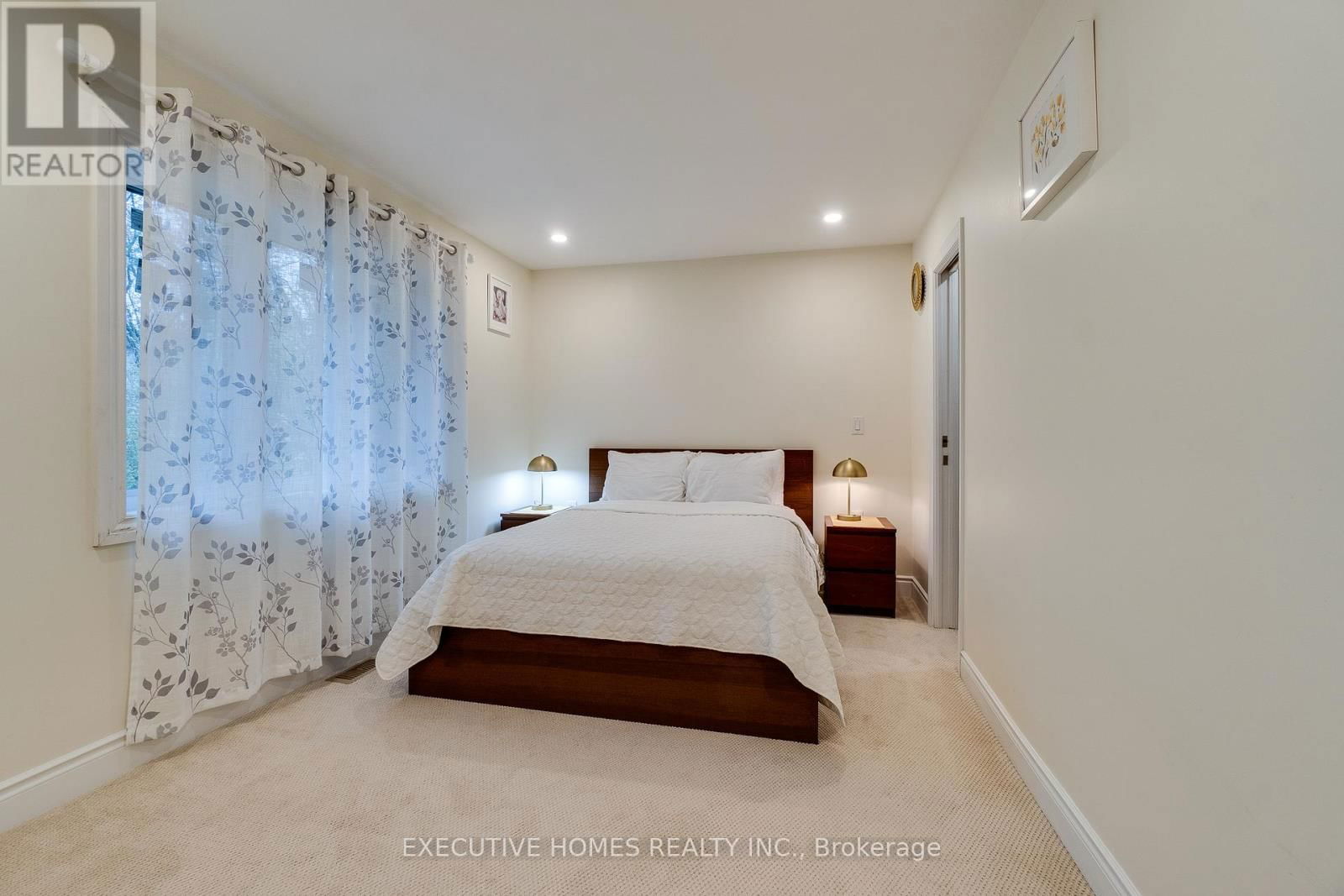 208 GLEN OAK DRIVE Image 24