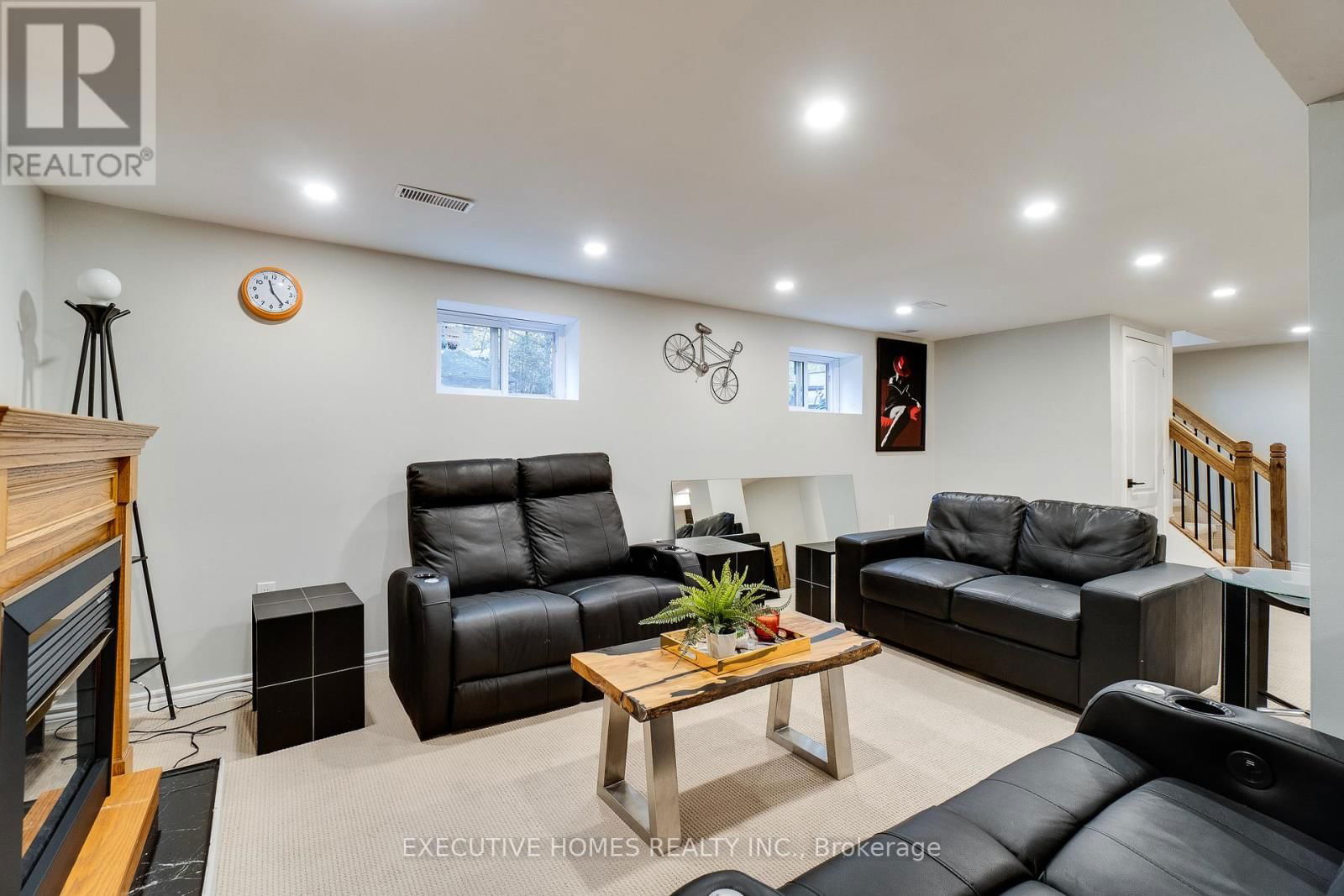 208 GLEN OAK DRIVE Image 32