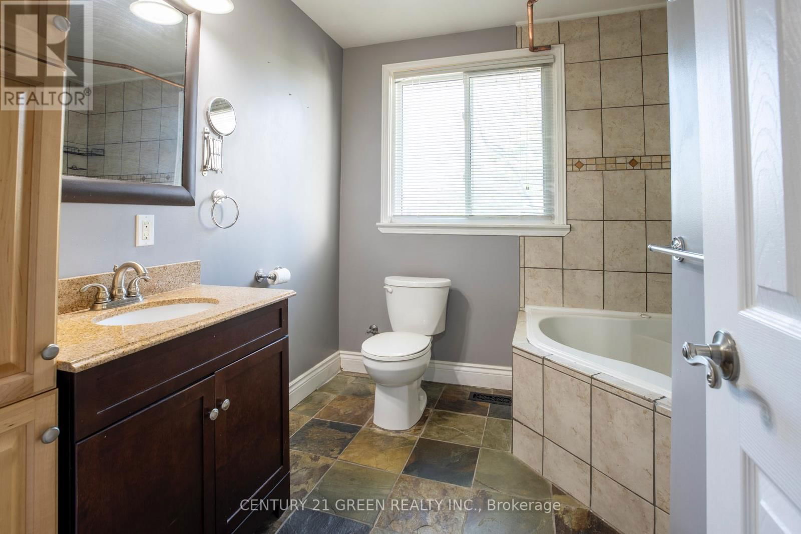 26 - 26 CARISBROOKE COURT Image 23