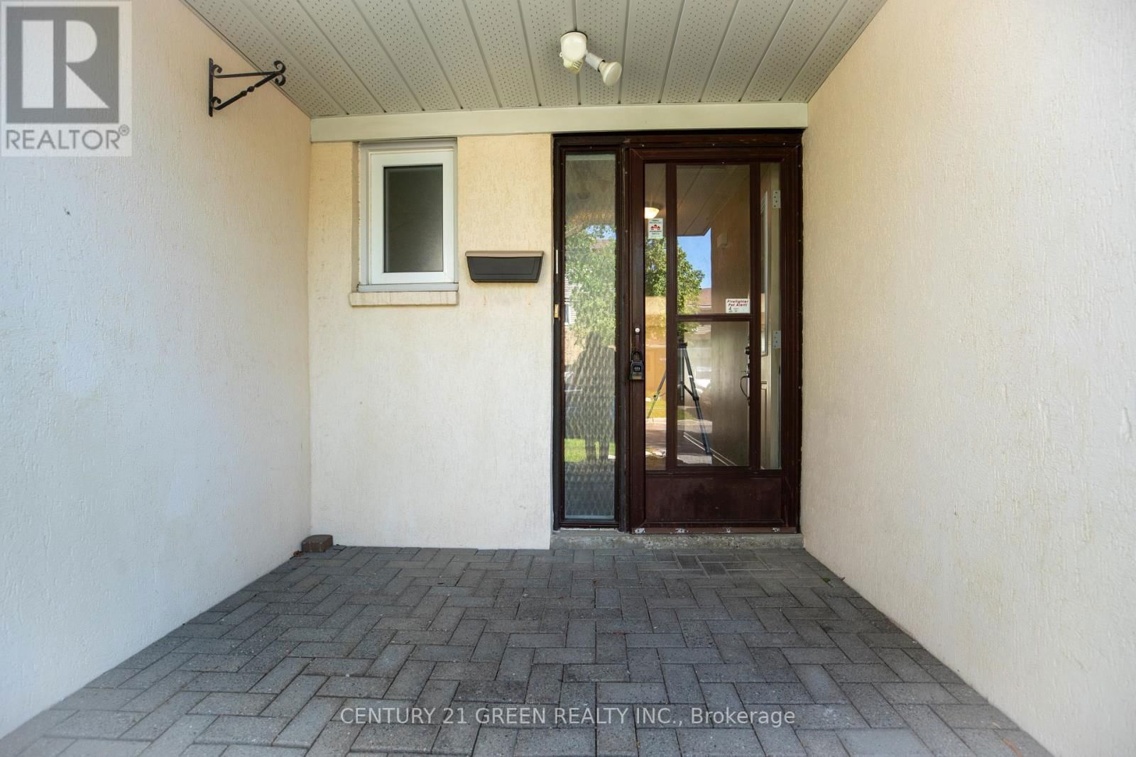 26 - 26 CARISBROOKE COURT Image 4