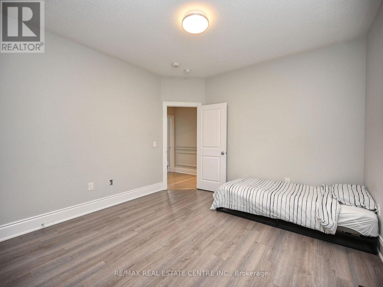 171 BELMORE COURT Image 30