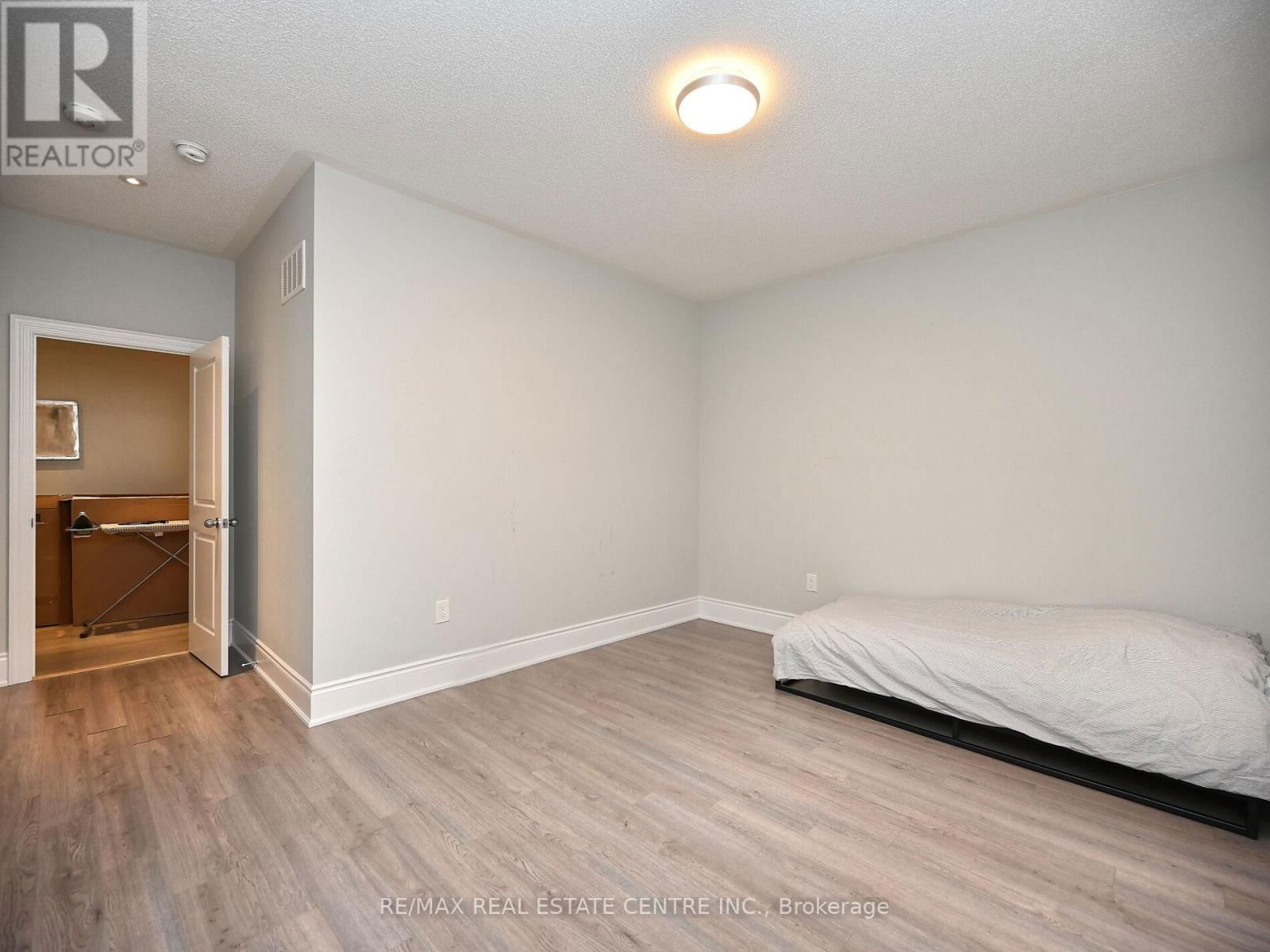 171 BELMORE COURT Image 32