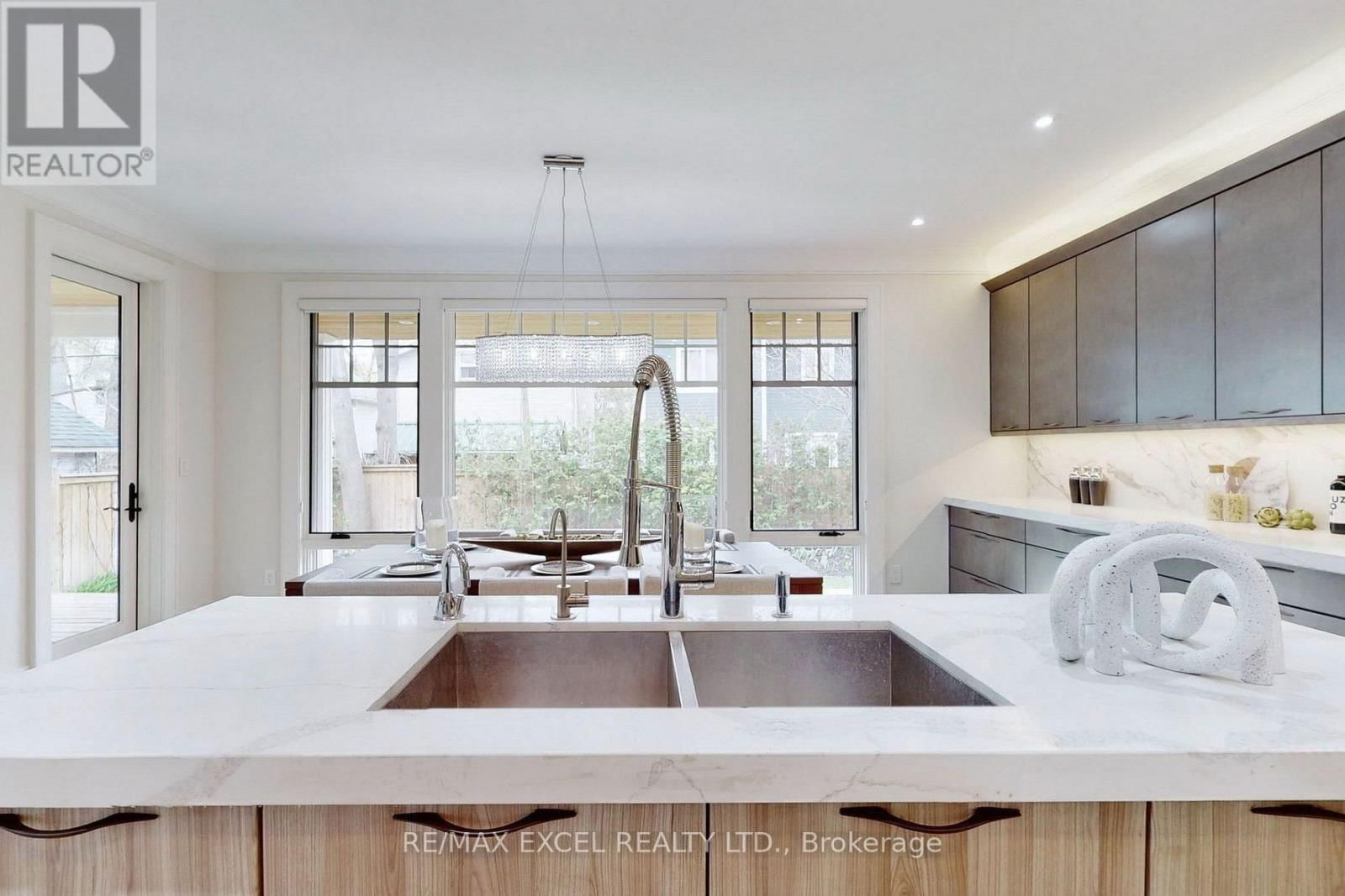 430 REYNOLDS STREET Image 11