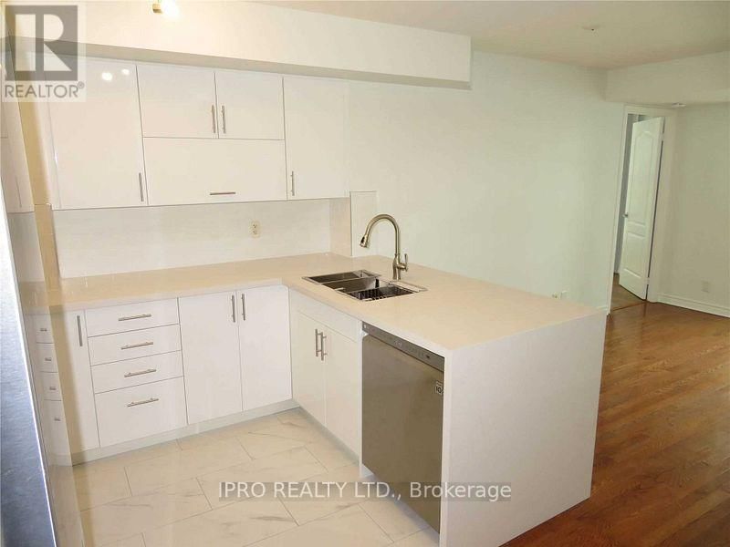 406 - 33 ELM DRIVE Image 11
