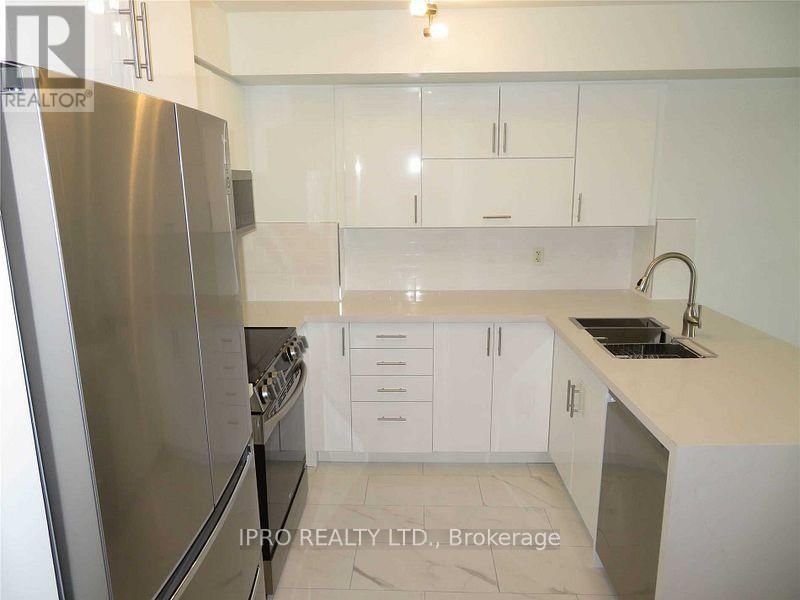 406 - 33 ELM DRIVE Image 12