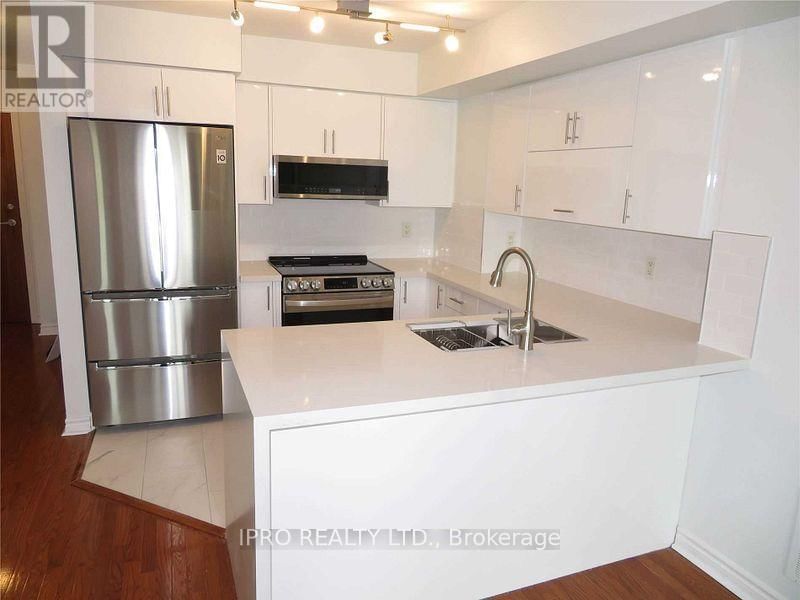 406 - 33 ELM DRIVE Image 13