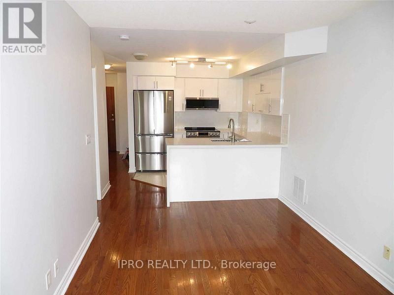 406 - 33 ELM DRIVE Image 16