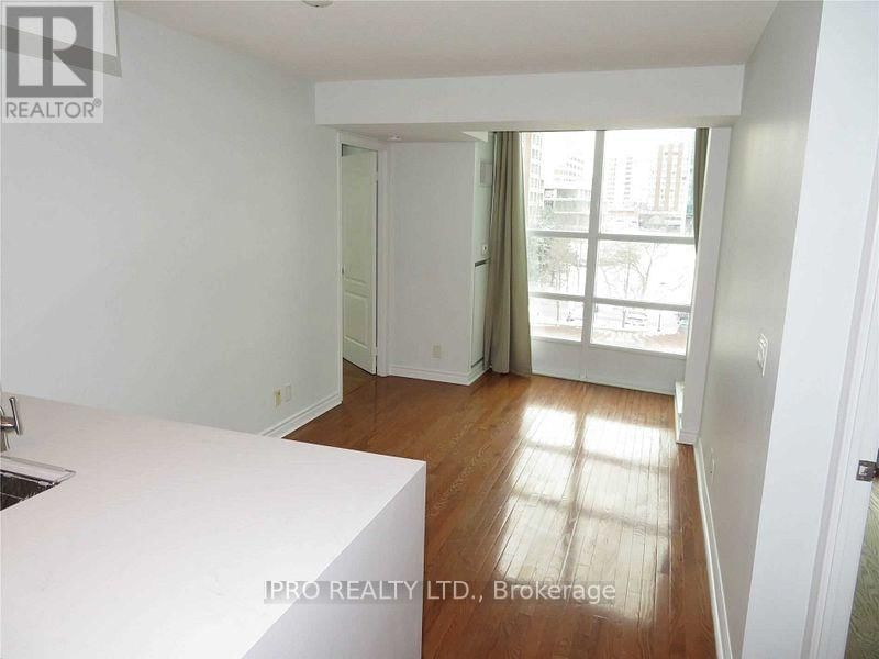 406 - 33 ELM DRIVE Image 17