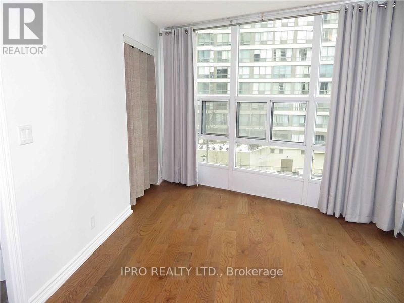 406 - 33 ELM DRIVE Image 18