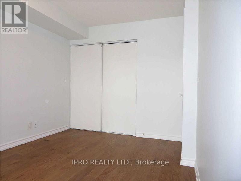 406 - 33 ELM DRIVE Image 23