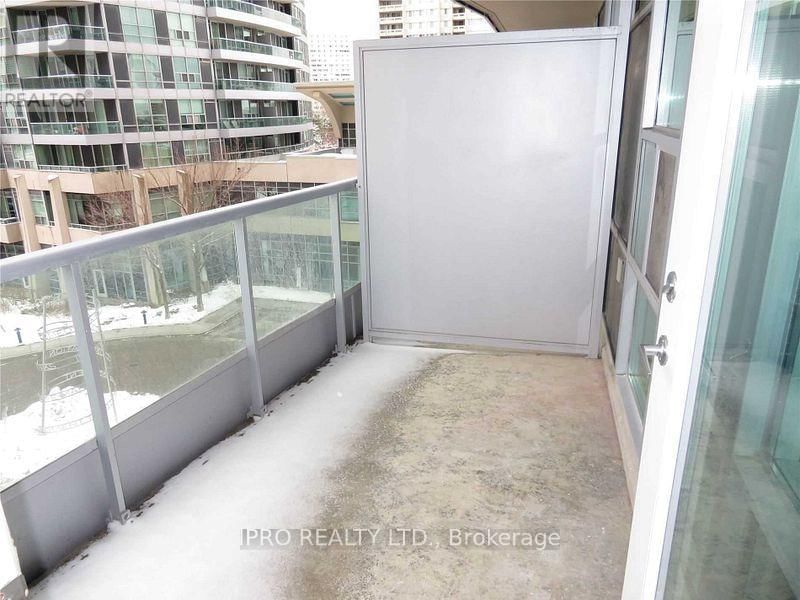 406 - 33 ELM DRIVE Image 27