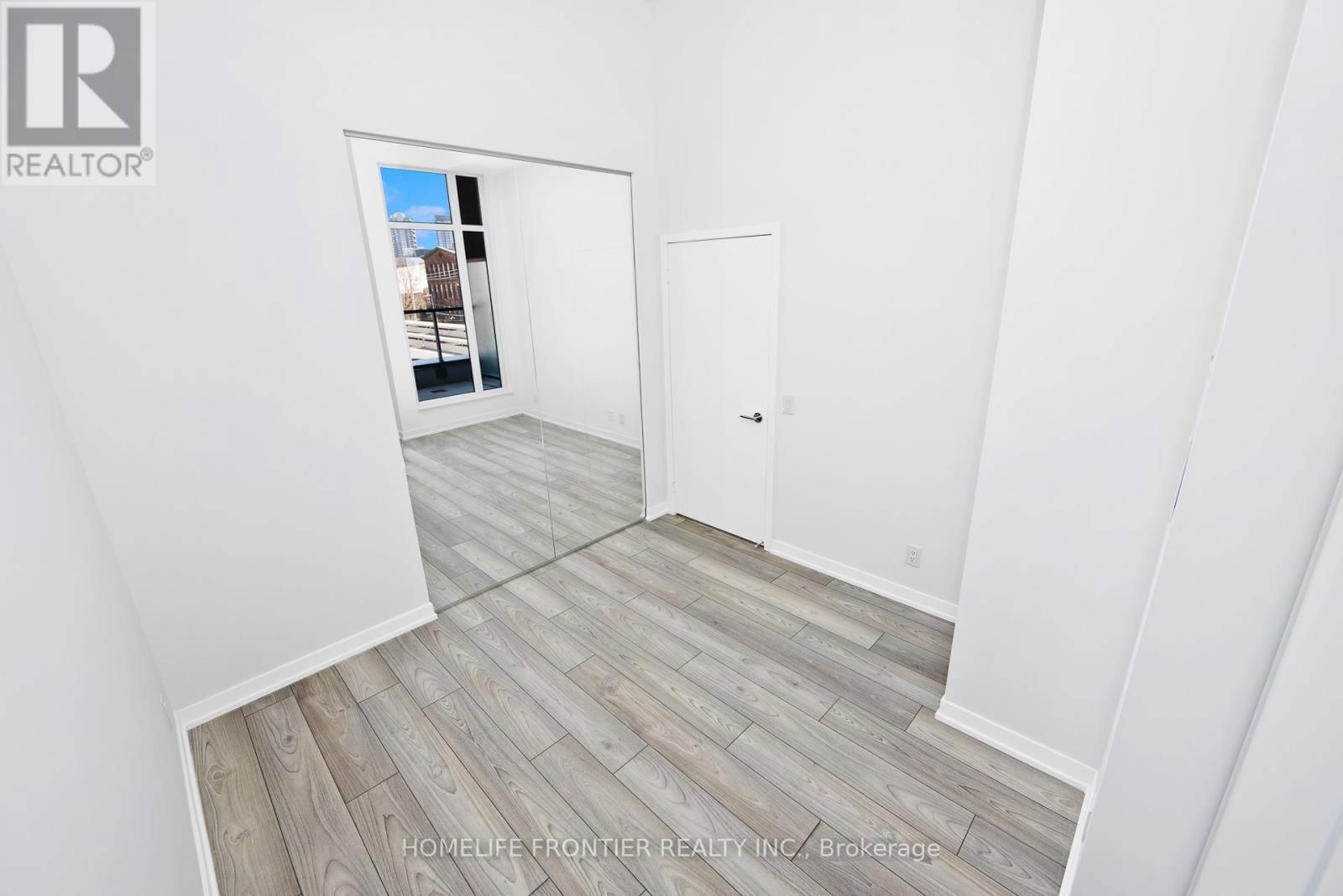 207 - 285 DUFFERIN STREET Image 9