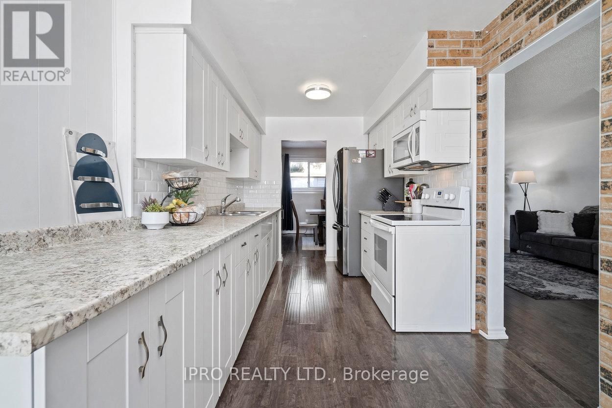 44 VILLAGE COURT Image 12