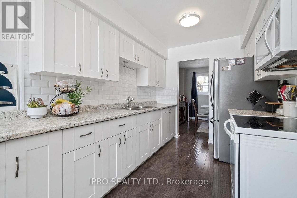 44 VILLAGE COURT Image 13