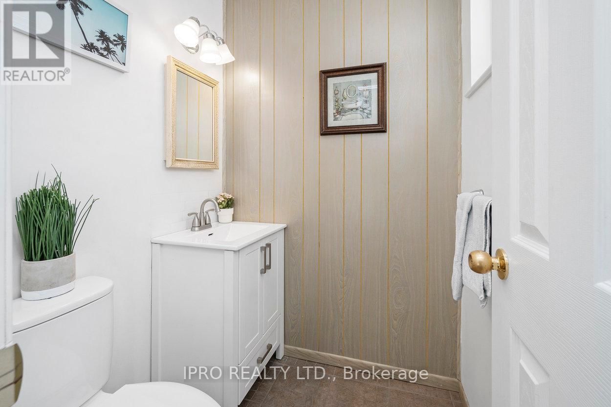 44 VILLAGE COURT Image 14