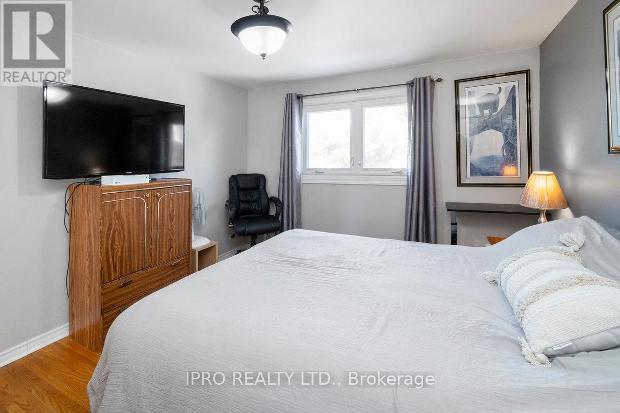 44 VILLAGE COURT Image 15