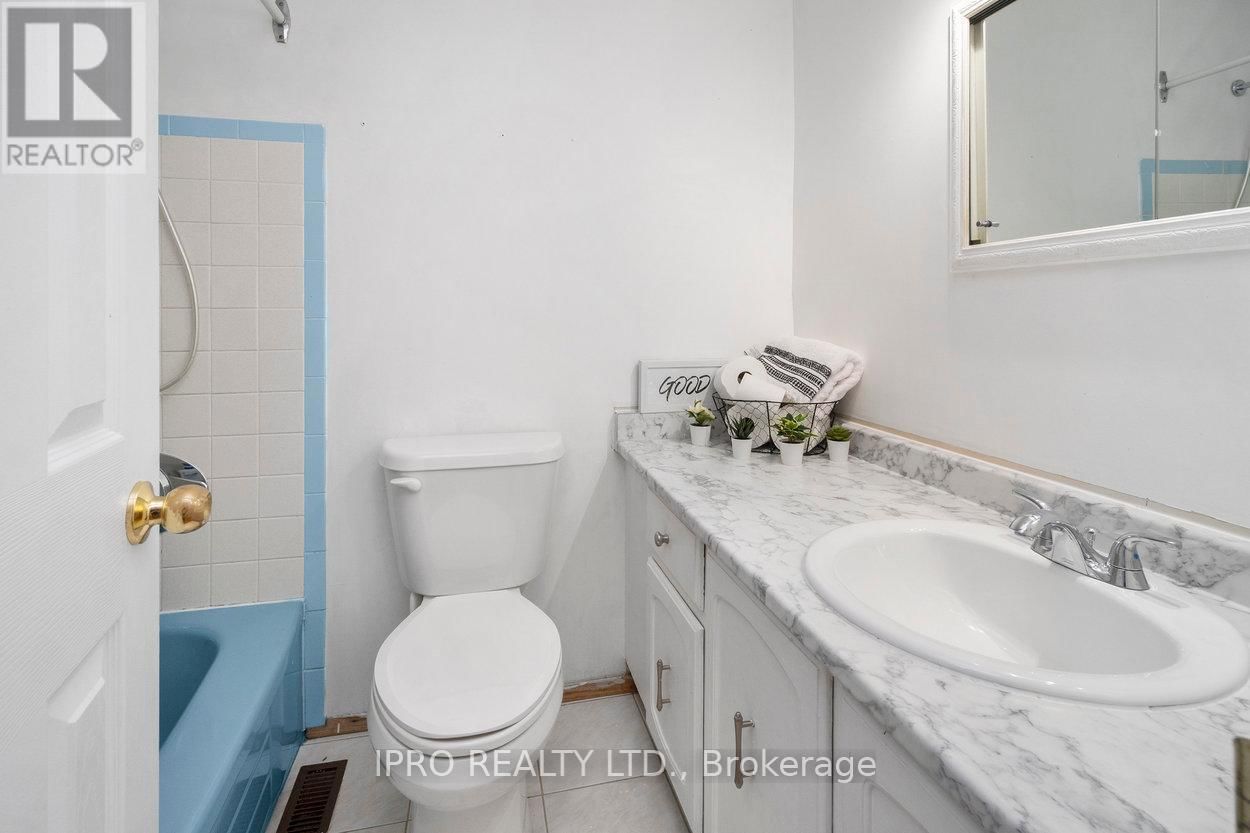 44 VILLAGE COURT Image 16