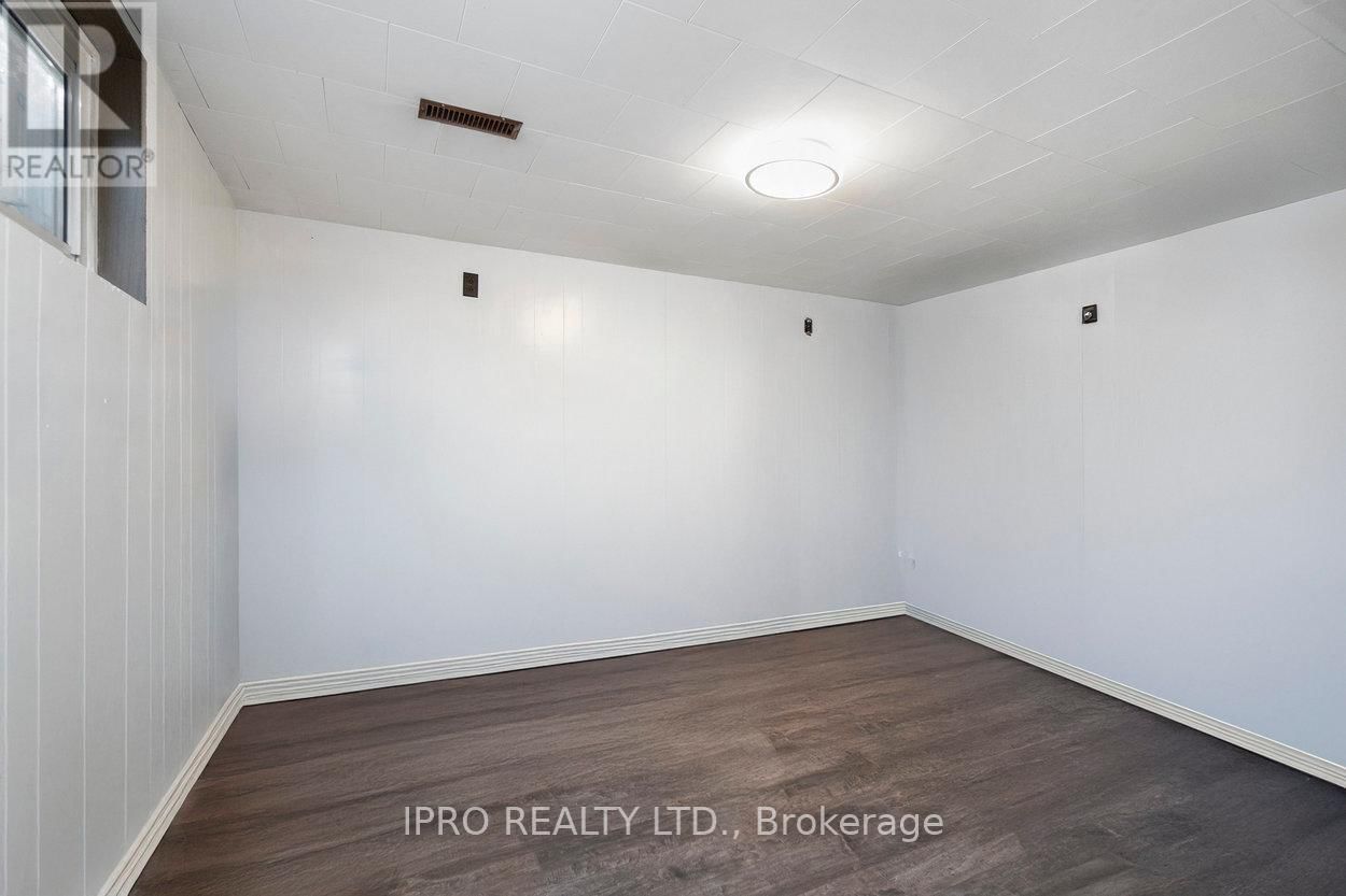 44 VILLAGE COURT Image 20